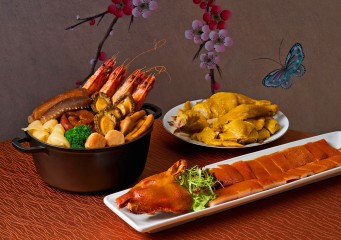澳洲黑金鮑魚 刺參花膠乳豬盆菜 配 純釀醬油浸農場雞 (4-6位)
